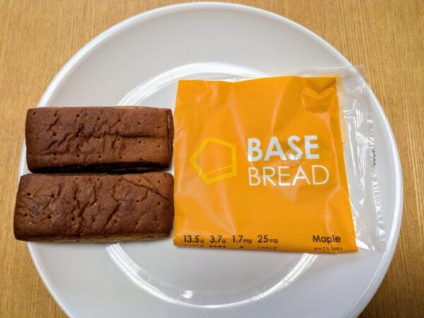 ベースフードの食べた感想
BASE BREAD(ベースブレッド)
メープル味