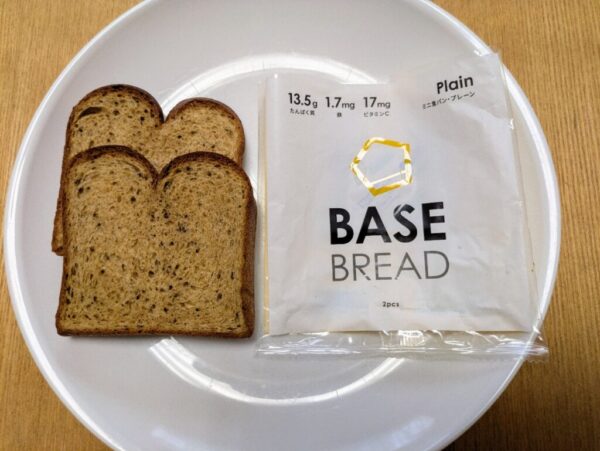 ベースフードの食べた感想
BASE BREAD(ベースブレッド)
ミニ食パン・プレーン味