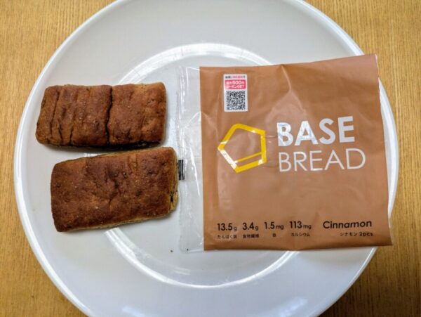 ベースフードの食べた感想
BASE BREAD(ベースブレッド)
シナモン味